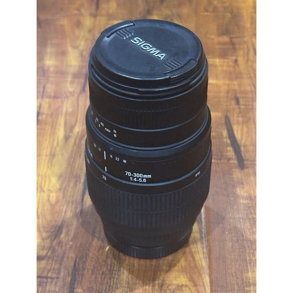 SIGMA 70-300mm f/4-5.6 Macro Lens for Minolta AF